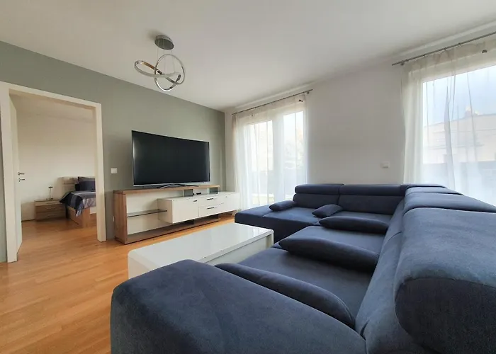 Near Lake Spacious & Furnished Beautiful * Viena