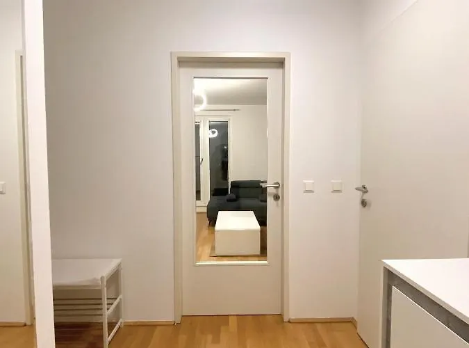 Near Lake Spacious & Furnished Beautiful * Viena
